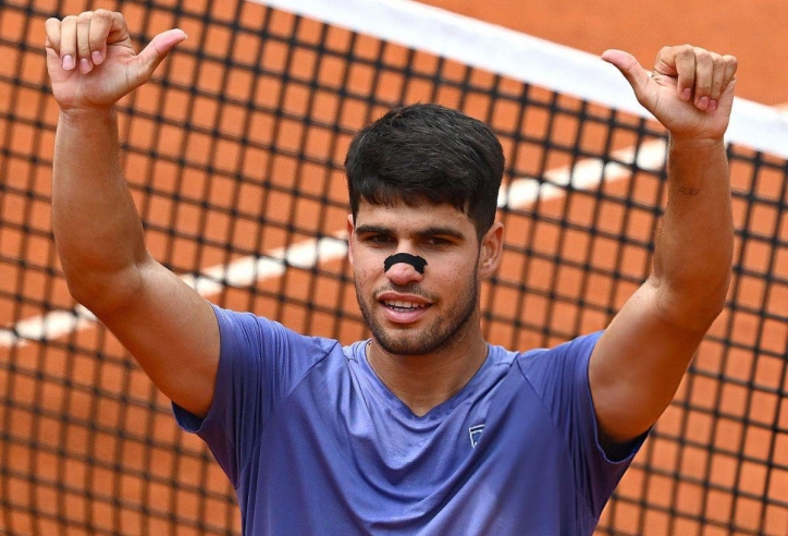 Alcaraz, Zverev thắng dễ trận ra quân Rome Masters 2025
