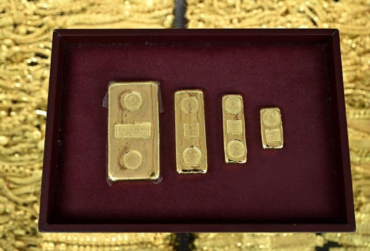 Giá vàng hôm nay trưa 14/5: Bất ngờ quay đầu giảm