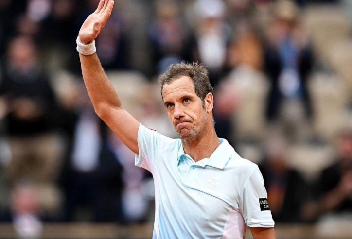 Đụng Sinner ở Roland Garros 2025, biểu tượng trái một tay thế giới nói lời tạm biệt