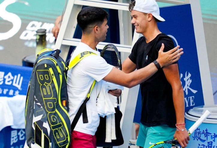 Huyền thoại tennis chỉ thẳng cái tên đủ khả năng bắt kịp Alcaraz, Sinner