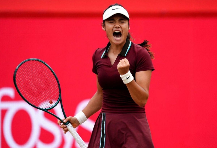Emma Raducanu lần đầu lên ngôi số 1 tennis Anh sau hai năm
