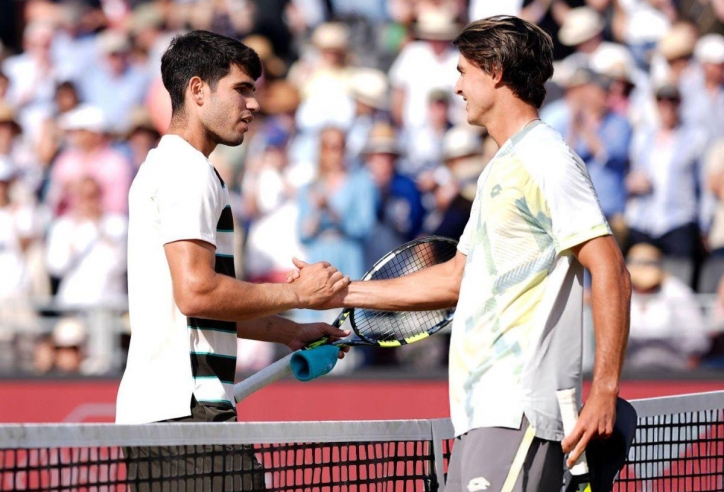 Kết quả tennis 17/6: Alcaraz, Sinner khởi đầu mùa giải sân cỏ thuận lợi