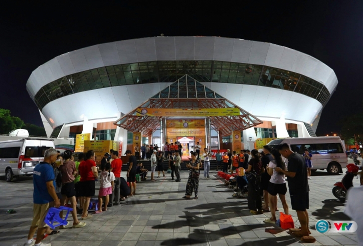 NHM bóng chuyền Việt Nam thức đêm 'săn' vé xem chung kết VTV Cup 2025