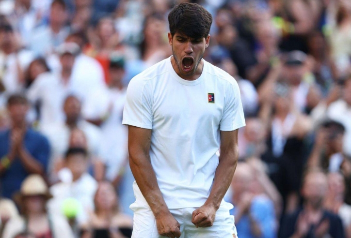 Hạ 'máy giao bóng' người Đức, Alcaraz lọt vòng 4 Wimbledon 2025