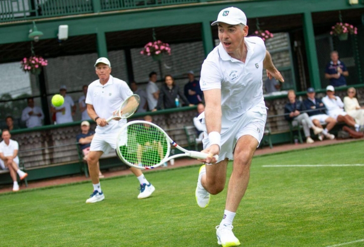 Tỷ phú Mỹ chuẩn bị chào sân tennis chuyên nghiệp ở tuổi 59