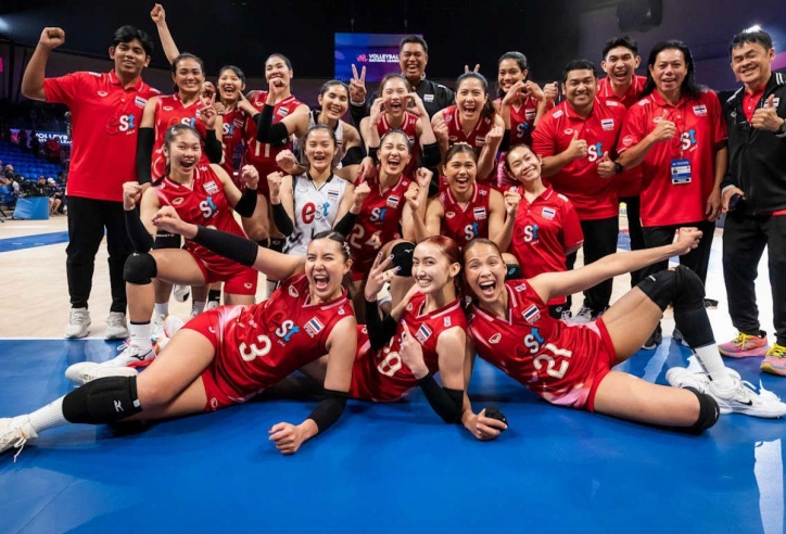 Bóng chuyền nữ Thái Lan trụ lại Nations League một cách ngoạn mục