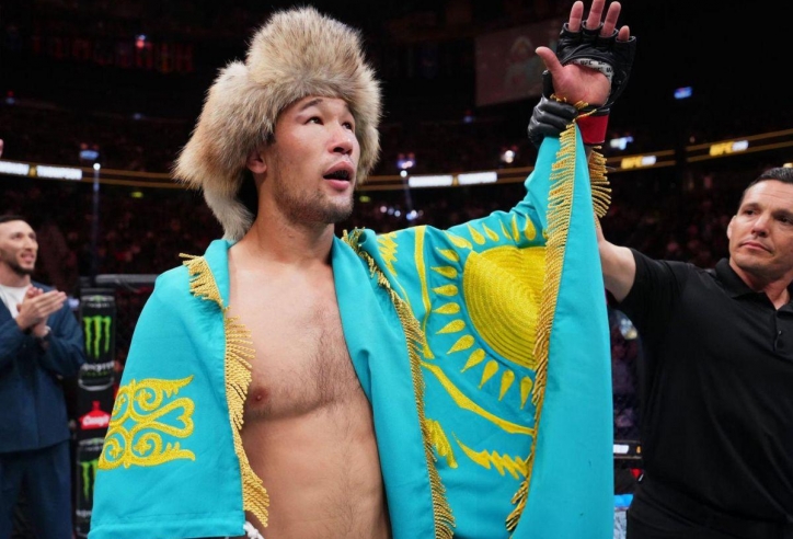 Gia đình siêu sao UFC thoát chết sau tai nạn xe hơi
