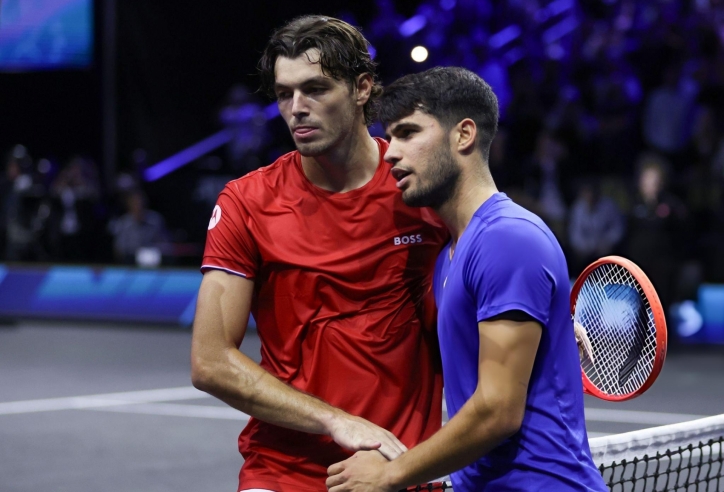 Alcaraz thua sốc, đẩy tuyển Châu Âu vào thế khó ở Laver Cup 2025