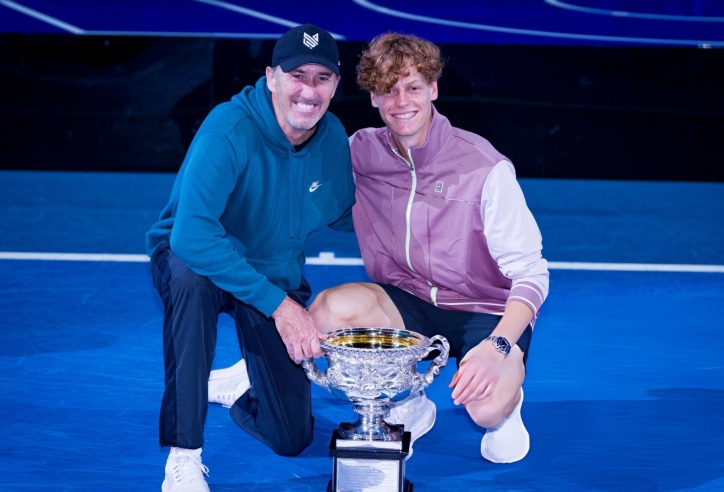 HLV của Sinner đáp trả Djokovic
