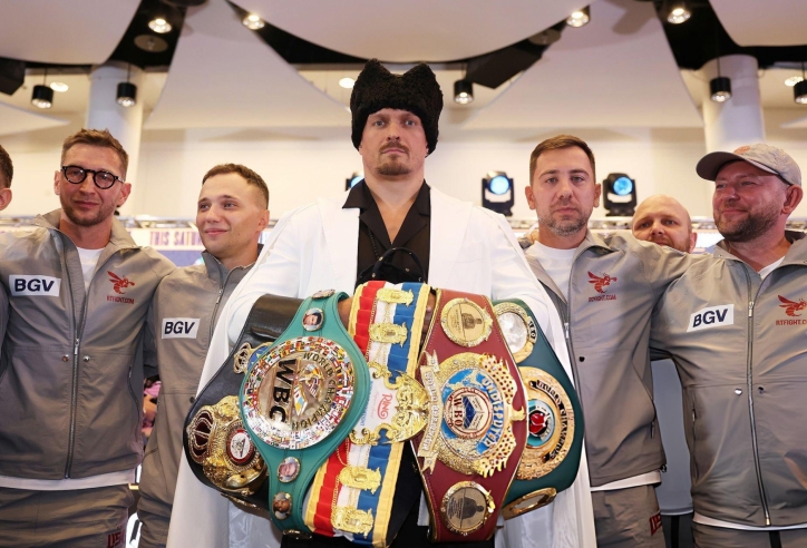 Usyk bỏ đai hạng nặng boxing, mất danh hiệu 'Nhà vô địch tuyệt đối'