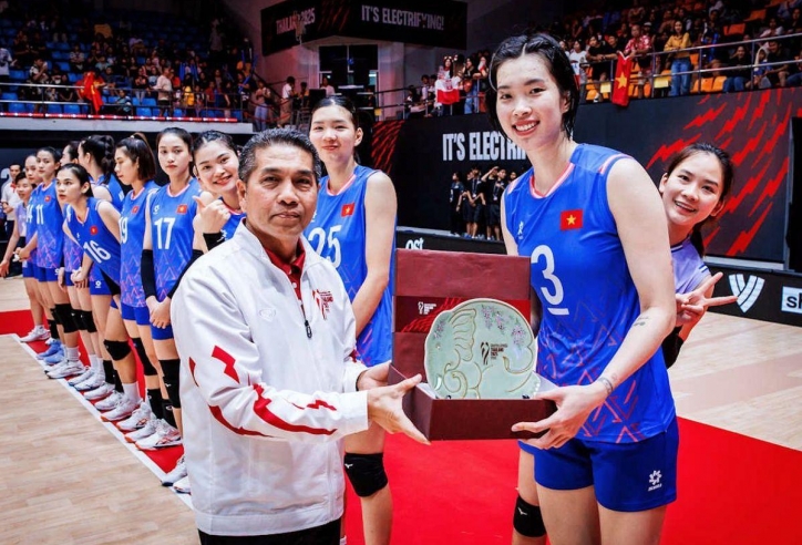 Chủ công Thanh Thúy hội quân cùng ĐTQG, xuất hiện với diện mạo mới lạ