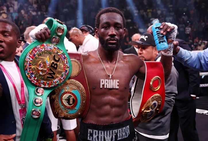 Nhà vô địch quyền Anh thế giới đột ngột tuyên bố giải nghệ