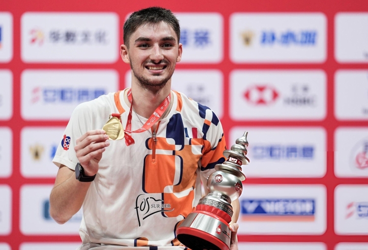 Thắng đậm số 1 thế giới, sao trẻ châu Âu đăng quang BWF World Tour Finals 2025