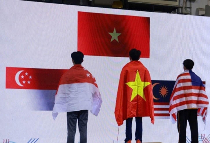 NGỠ NGÀNG: Giành huy chương, VĐV phải chào cờ qua màn hình LED