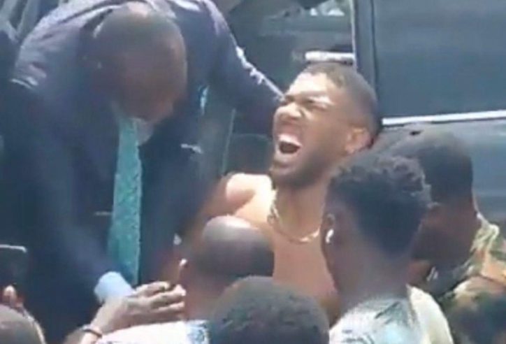 Anthony Joshua thoát chết nhờ quyết định không ai ngờ tới