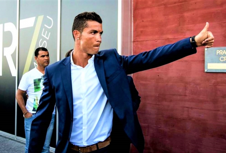 Chia tay MU, Ronaldo có 'trạm dừng chân' cuối cùng sự nghiệp