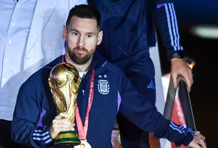 Hành động không ai ngờ của Messi khiến NHM Argentina 'dậy sóng'