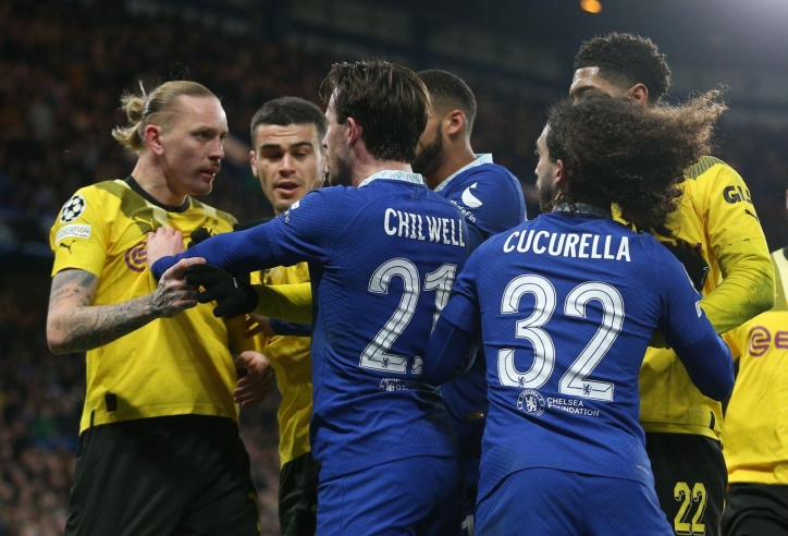 CĐV Dortmund có hành động xấu xí với ngôi sao Chelsea