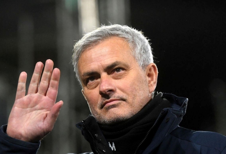 Tiếp quản ông lớn, HLV Mourinho chiêu mộ luôn hậu vệ đắt nhất lịch sử?