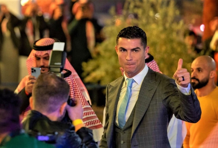 Được Ronaldo chỉ điểm, Al Nassr chiêu mộ luôn 'lá chắn thép' châu Âu?