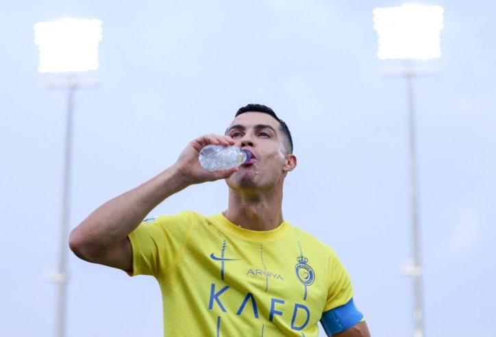 Ronaldo ăn mừng, trong ngày Inter Miami của Messi thua thảm