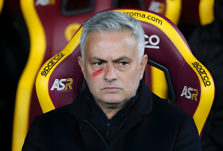 HLV Mourinho có động thái đầu tiên với Roma sau khi bị sa thải