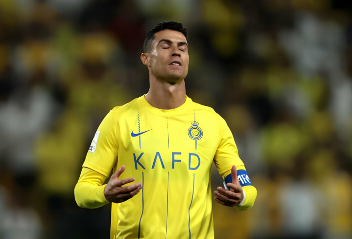 Ronaldo bị trọng tài xử ép, từ chối cơ hội ghi bàn mười mươi