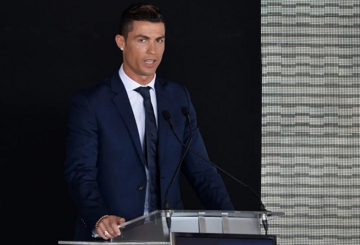 Khủng hoảng tại Al Nassr, Ronaldo được 'Gã khổng lồ' chốt chiêu mộ