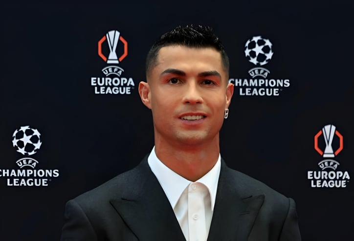 Ronaldo khiến tất cả sửng sốt khi mang gần 200 tỷ VND trên người