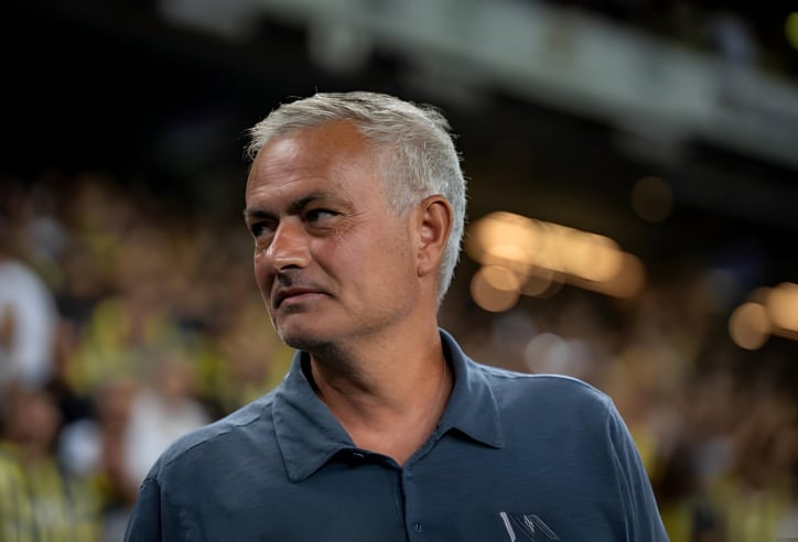 HLV Jose Mourinho 2 lần từ chối bến đỗ 'gã khổng lồ'