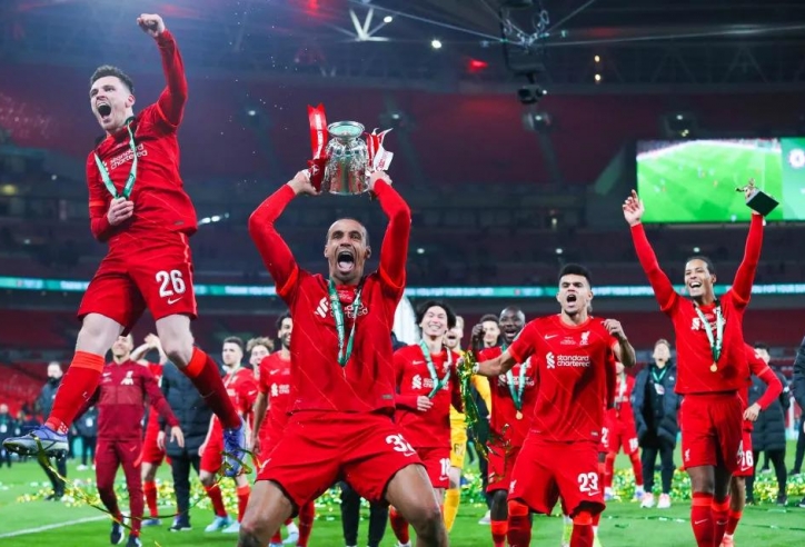 Huyền thoại Liverpool giải nghệ