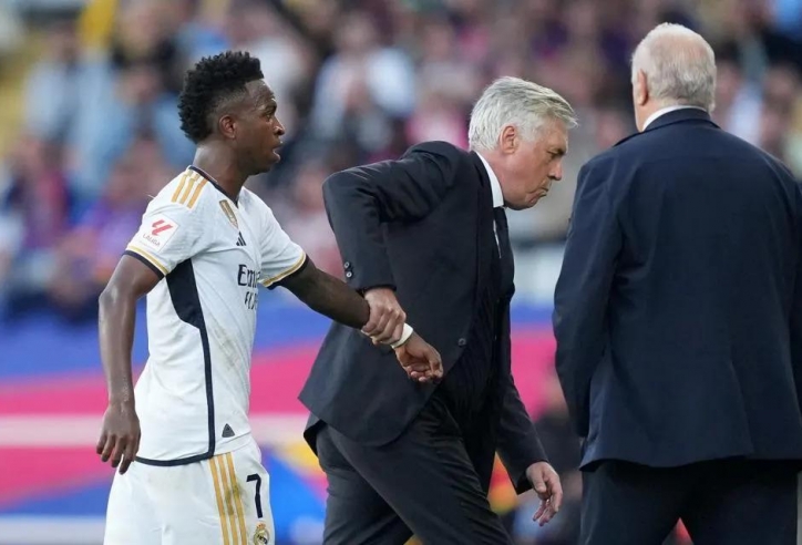 HLV Ancelotti chính thức lên tiếng sau khi Vinicius Jr hụt Quả bóng Vàng