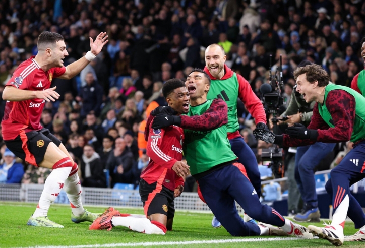 Amad Diallo chói sáng, MU quật ngã Man City ngay tại Etihad