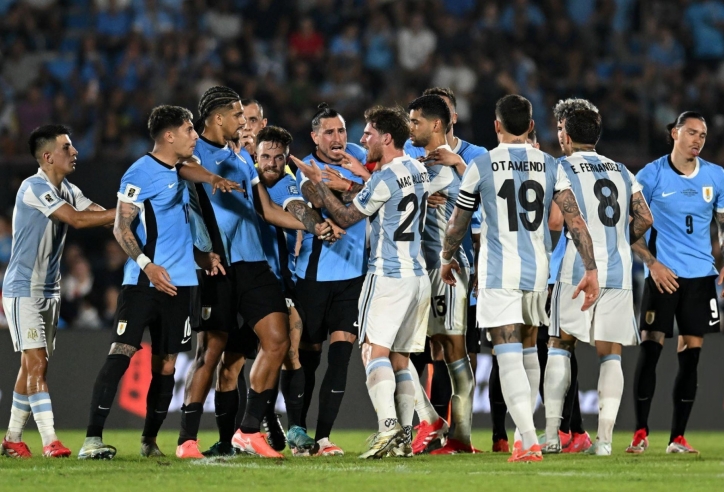 Xô xát nảy lửa trận Argentina vs Uruguay