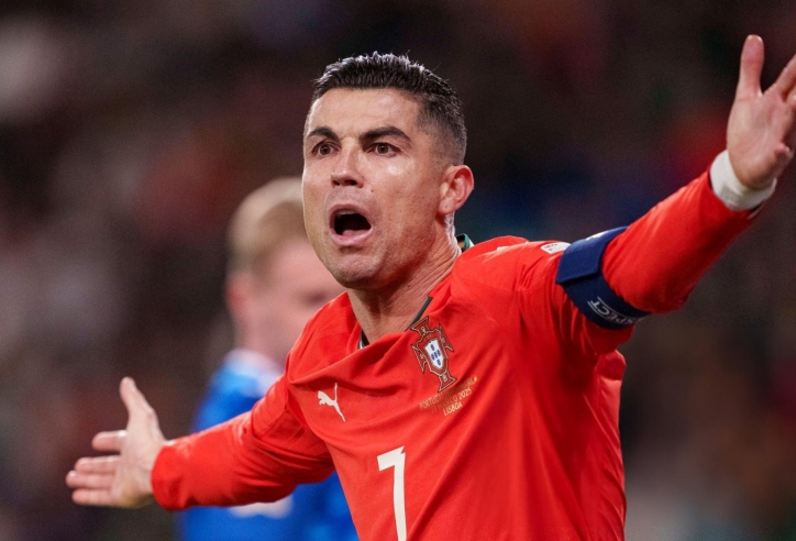 Ronaldo tức giận, buông lời chỉ trích thẳng mặt 1 nhà báo