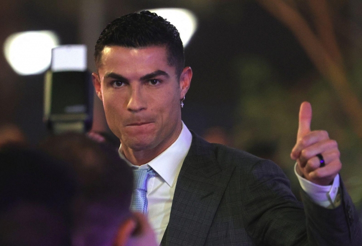 Tạm biệt Ả Rập, Ronaldo được đề nghị gia nhập bến đỗ quê hương Messi
