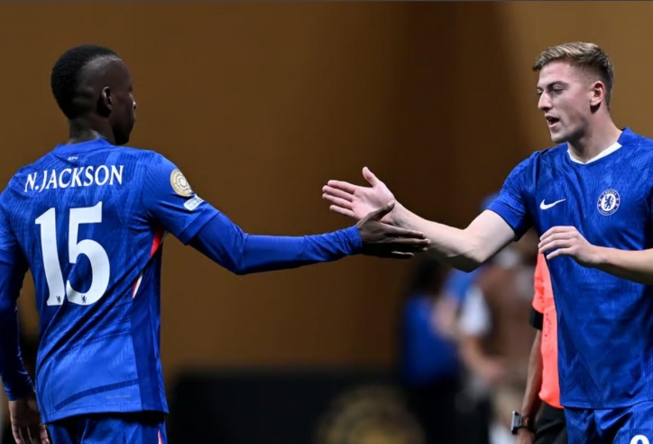 Chelsea gặp phải cơn đau đầu 'dễ chịu' ở hàng công