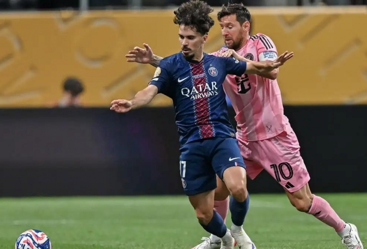 Thua tan tành, Messi bị tố đánh một cầu thủ PSG ngay trên sân