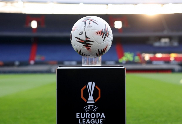 Các trận đấu tại Cúp C2 bất ngờ bị tạm hoãn vào phút chót