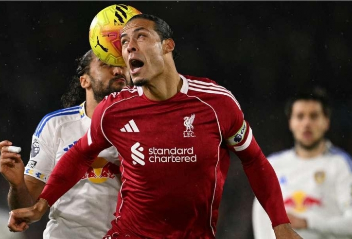 Liverpool đánh rơi chiến thắng trong ngày hàng thủ sụp đổ cuối trận