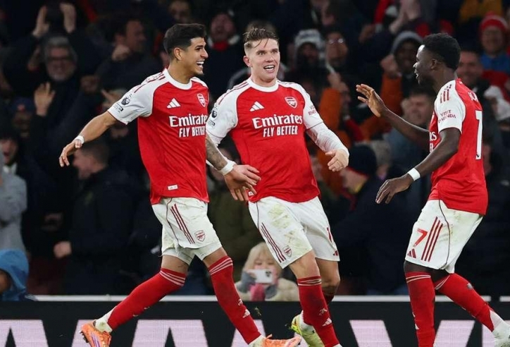 Ghi 2 bàn phút cuối, Arsenal thoát thua khó tin ở Ngoại hạng Anh