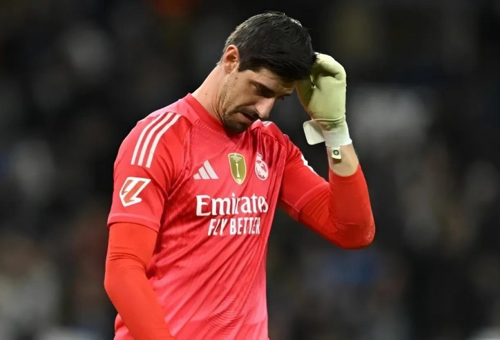 Thibaut Courtois bị trừng phạt sau vụ bê bối tại Real Madrid