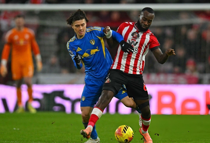 Chia điểm kịch tính, Sunderland chưa thể vượt qua MU trên bảng xếp hạng