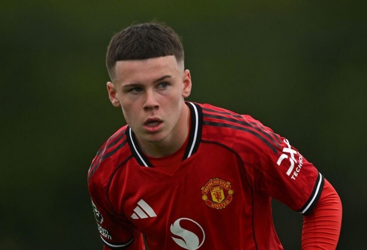 MU bất ngờ ra lệnh cấm bất với con trai Rooney