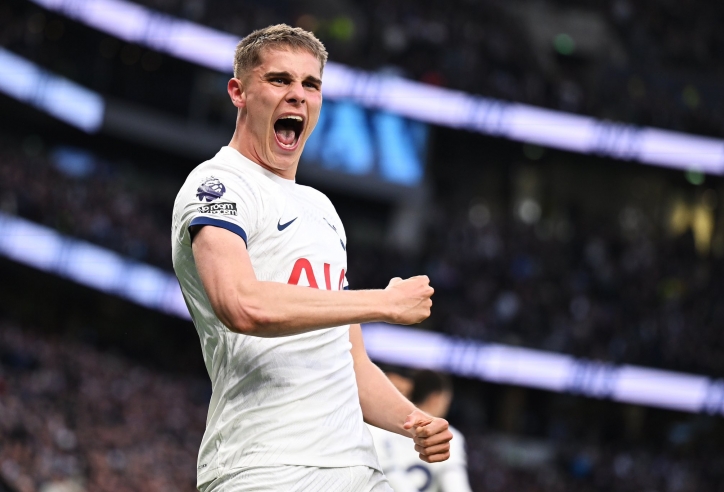 Tottenham 'ngã ngửa' với chấn thương của Van de Ven