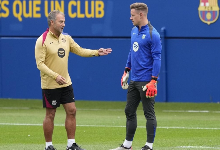 HLV Hansi Flick họp gấp với đội trưởng Barca