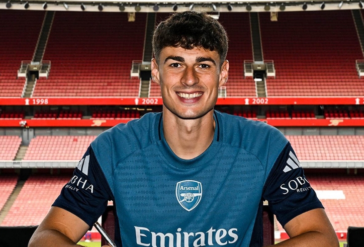 Thủ môn đắt giá nhất thế giới đặt tham vọng lớn khi đầu quân cho Arsenal