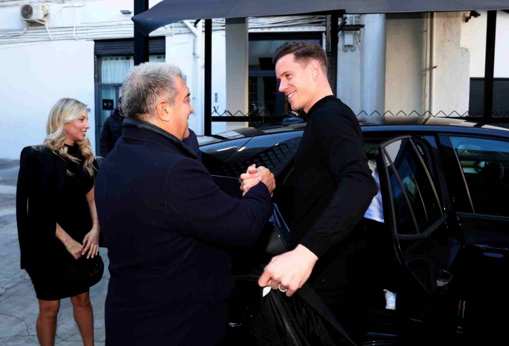 Barca náo loạn vì 'drama', chủ tịch Laporta tới tận nhà Ter Stegen?