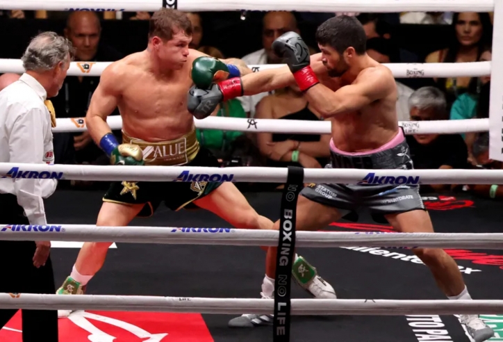 Nhà vô địch tuyệt đối Canelo Alvarez thắng võ sĩ Anh sau 12 hiệp, khó nhọc bảo vệ 5 đai boxing siêu trung