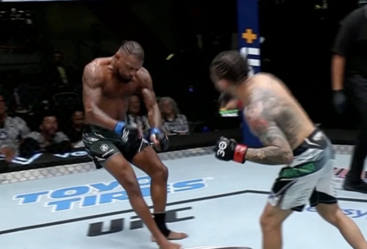 UFC Fight Night: Cú thuận tay hiểm ác, “Kẻ hủy diệt” Ferreira khiến Michael Johnson bất tỉnh